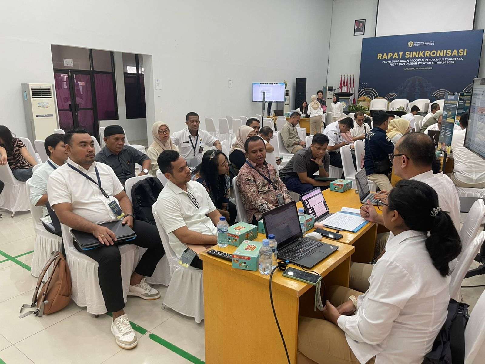 Rapat Sinkronisasi Penyelenggaraan Program Perumahan Perkotaan bersama Kadis Perkim Prov Malut Kadisperkim Kota Ternate dan Kadisperkim Kota Tidore